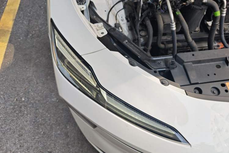 Used Roewe D6 2025 450 km Premium Edition Right Front Headlight