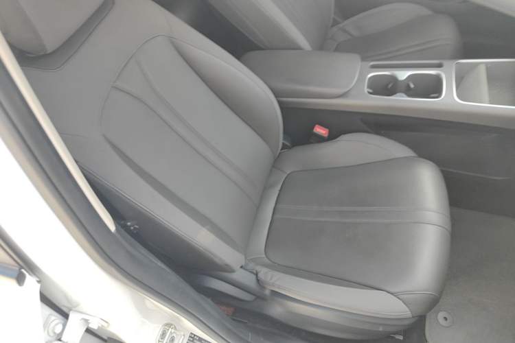 Used Roewe D6 2025 450 km Premium Edition Right Front Seat