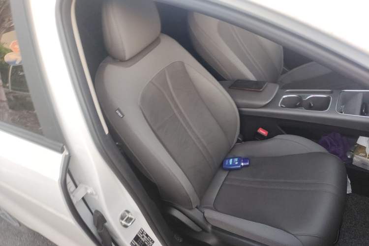 Used Roewe D6 2025 450 km Premium Edition Right Front Seat