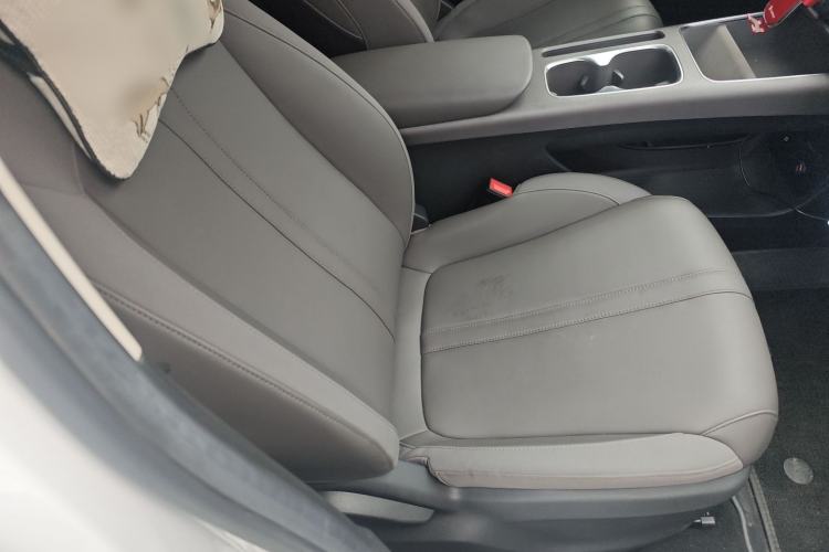 Used Roewe D6 2025 450 km Premium Edition Right Front Seat