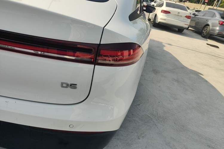 Used Roewe D6 2025 450 km Premium Edition Right Rear Taillight