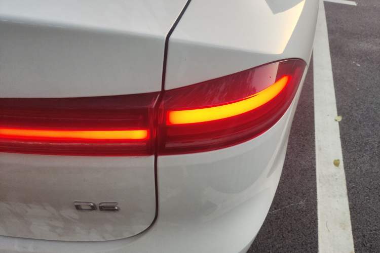Used Roewe D6 2025 450 km Premium Edition Right Rear Taillight