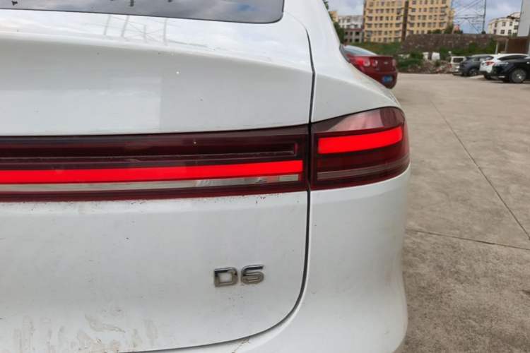 Used Roewe D6 2025 450 km Premium Edition Right Rear Taillight