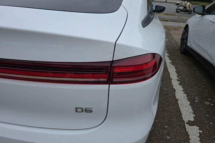 Used Roewe D6 2025 450km Deluxe Edition Right Rear Taillight