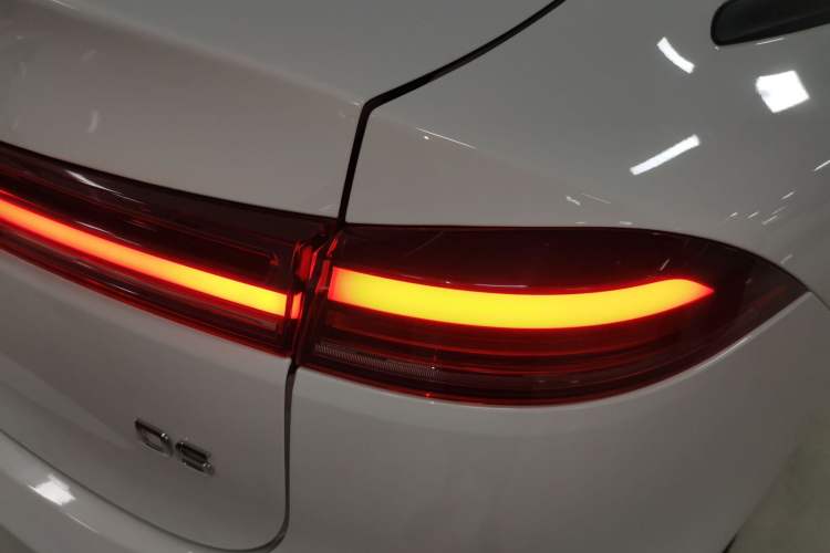 Used Roewe D6 2025 450km Deluxe Edition Right Rear Taillight