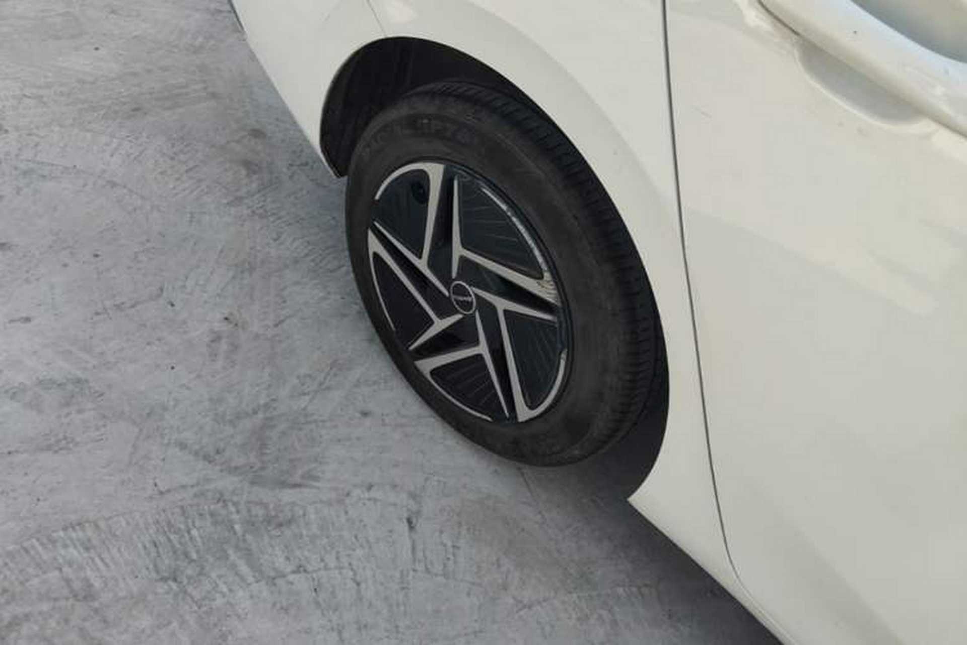Used Roewe D6 2025 450 km Premium Edition Right Rear Wheel Hub