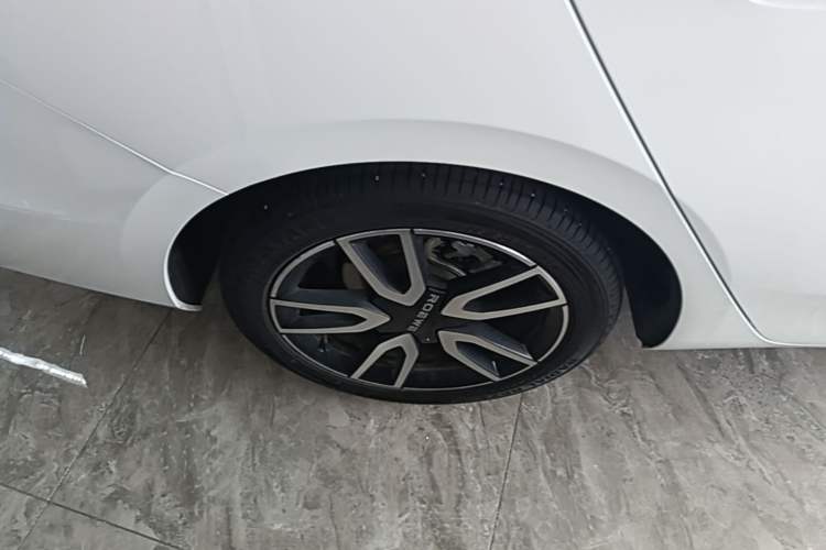 Used Roewe D6 2025 450km Deluxe Edition Right Rear Wheel Hub
