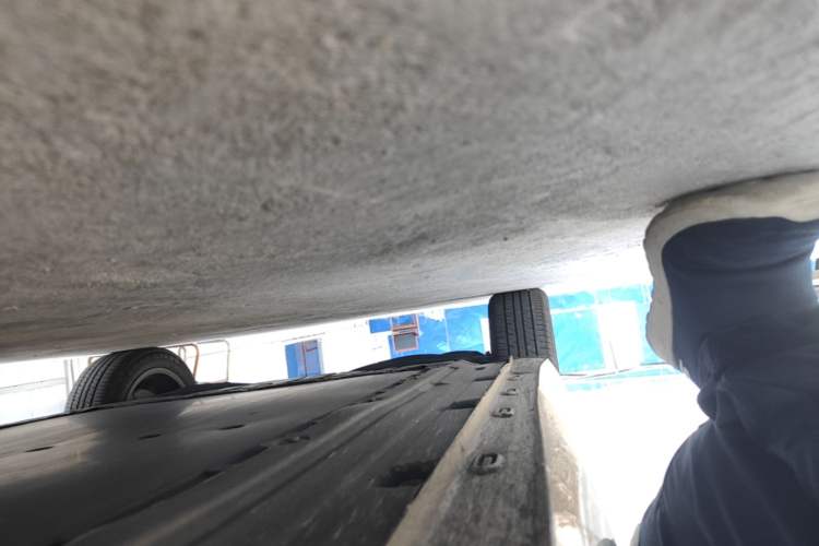 Used Roewe D6 2025 450 km Premium Edition Right Side Sill