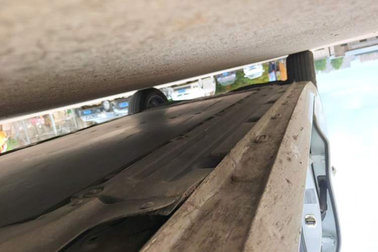Used Roewe D6 2025 450 km Premium Edition Right Side Sill