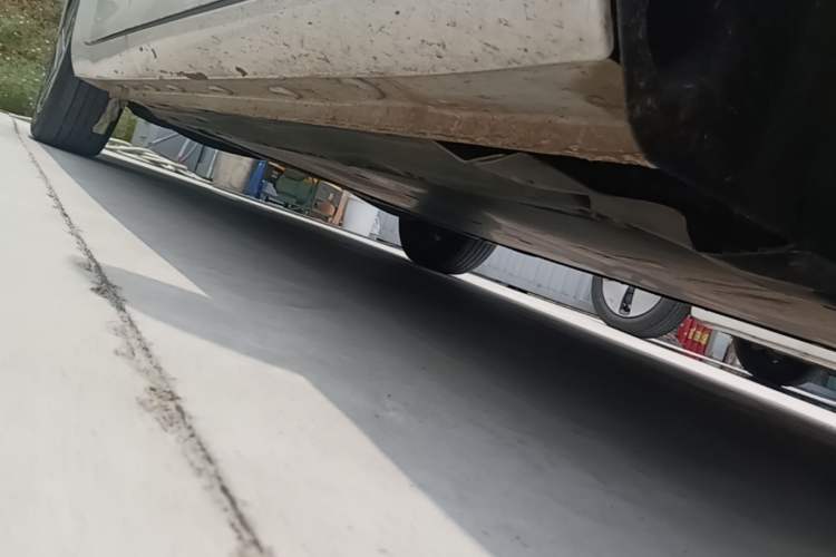 Used Roewe D6 2025 450 km Premium Edition Right Side Sill