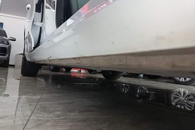 Used Roewe D6 2025 450km Deluxe Edition Right Side Sill