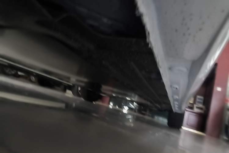 Used Roewe D6 2025 450 km Premium Edition Right Side Sill