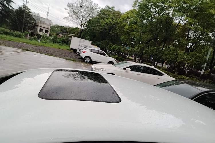 Used Roewe D6 2025 450 km Premium Edition Roof