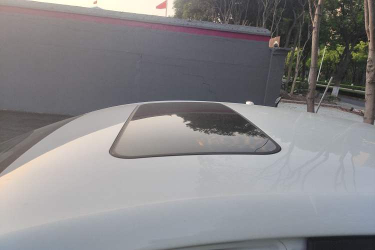 Used Roewe D6 2025 450 km Premium Edition Roof
