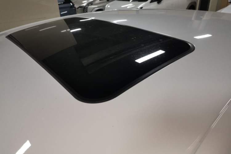Used Roewe D6 2025 450km Deluxe Edition Roof