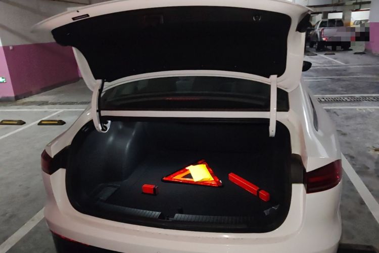 Used Roewe D6 2025 450 km Premium Edition Trunk