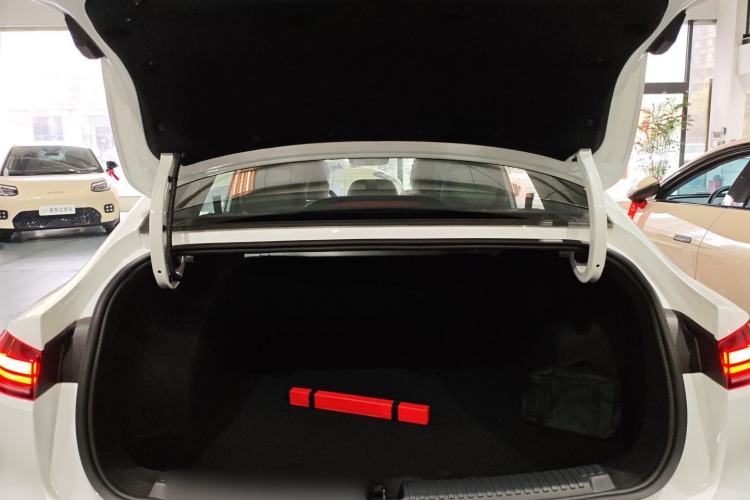 Used Roewe D6 2025 450km Deluxe Edition Trunk