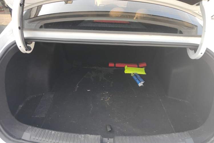 Used Roewe D6 2025 450 km Premium Edition Trunk