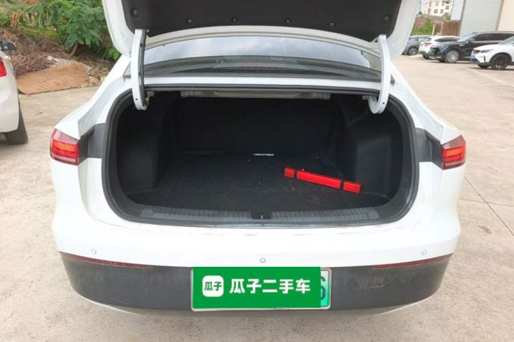 Used Roewe D6 2025 450 km Premium Edition Trunk
