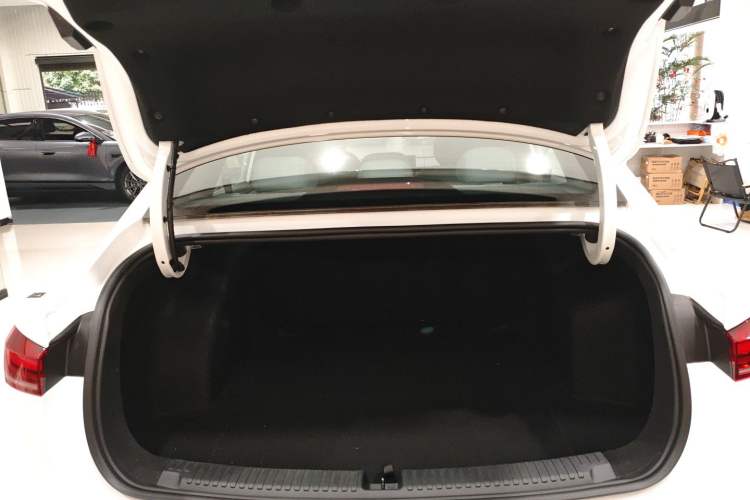 Used Roewe D6 2025 450km Deluxe Edition Trunk