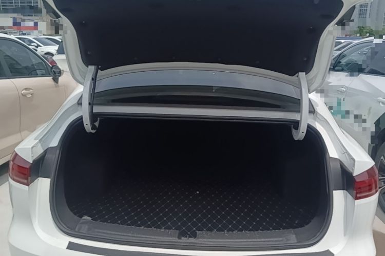 Used Roewe D6 2025 450 km Premium Edition Trunk