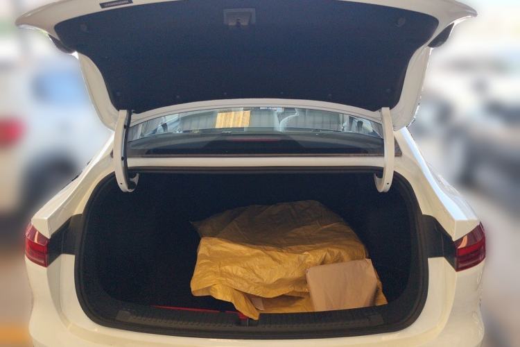 Used Roewe D6 2025 450km Deluxe Edition Trunk