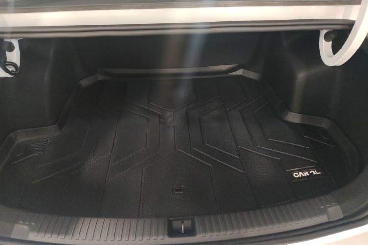Used Roewe D6 2025 450 km Premium Edition Trunk