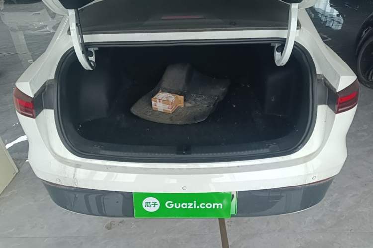 Used Roewe D6 2025 520km Luxury Edition Trunk