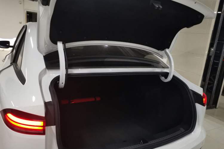 Used Roewe D6 2025 450km Deluxe Edition Trunk