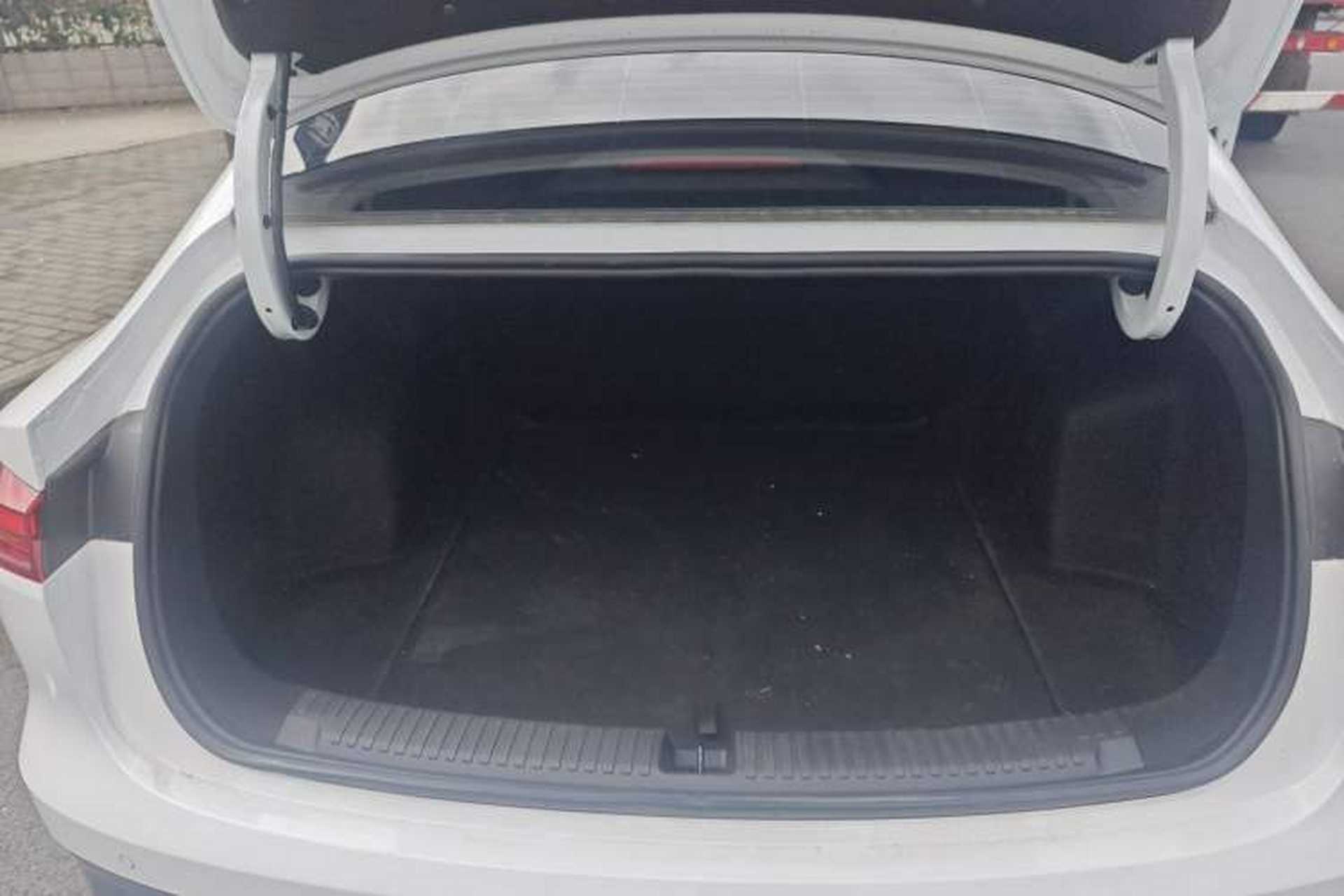 Used Roewe D6 2025 450 km Premium Edition Trunk