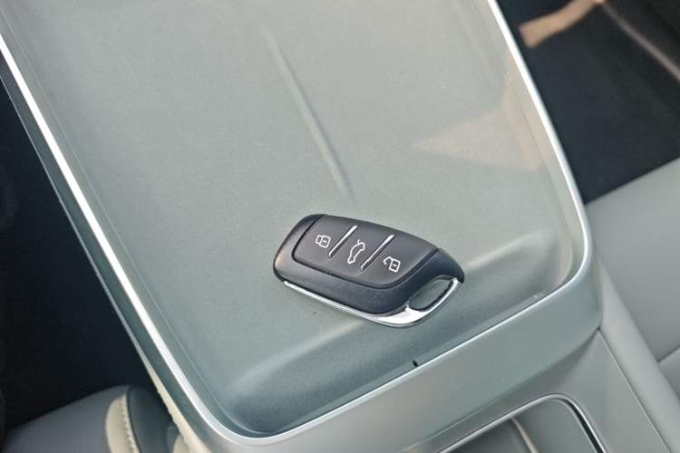 Used Roewe D6 2025 520km Comfort Edition Vehicle Key