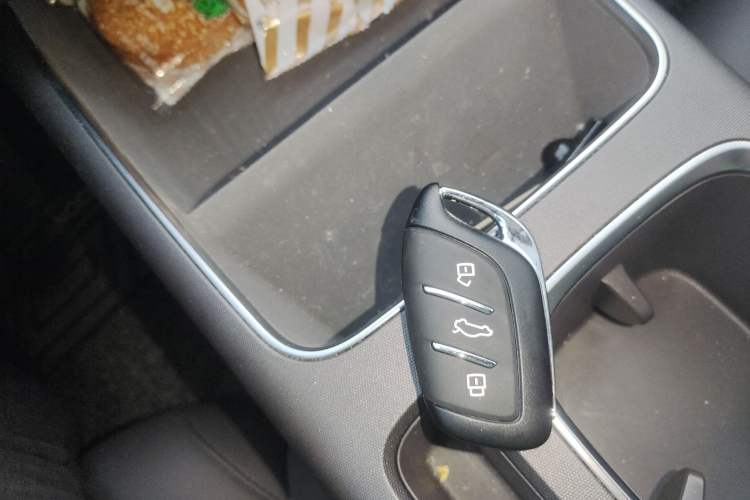 Used Roewe D6 2025 450 km Premium Edition Vehicle Key