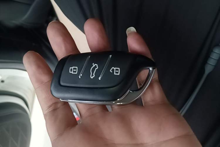 Used Roewe D6 2025 450 km Premium Edition Vehicle Key