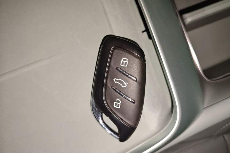 Used Roewe D6 2025 450km Deluxe Edition Vehicle Key