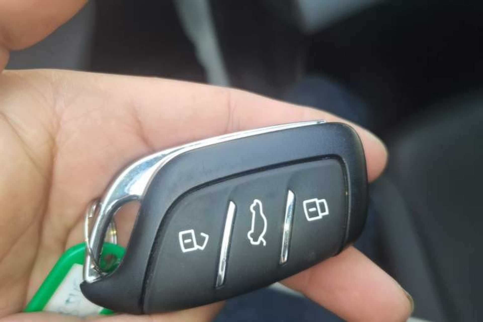 Used Roewe D6 2025 450 km Premium Edition Vehicle Key