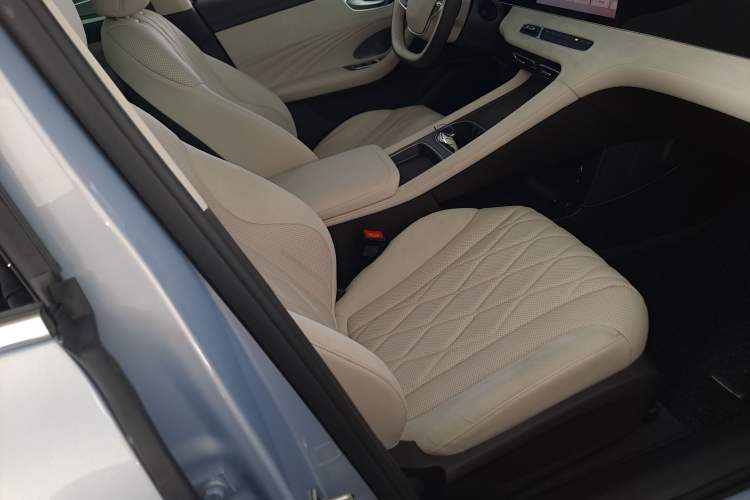 Used Roewe D7 2023 DMH 125km Excellence Edition Right Front Seat