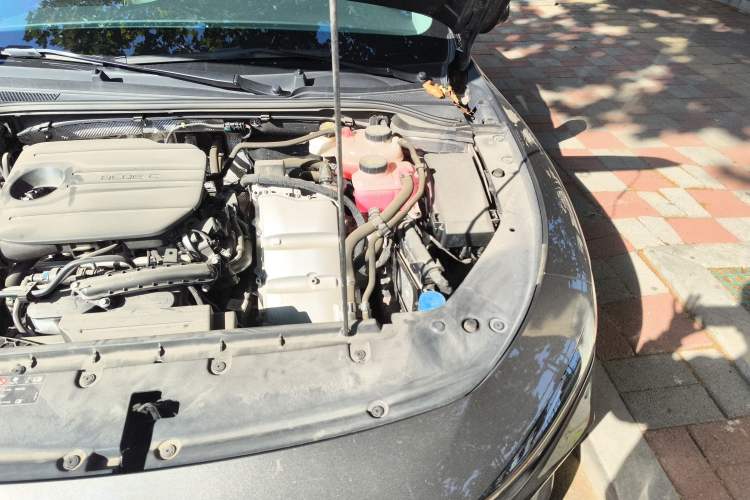 Used Roewe D7 2023 DMH 125km Superior Edition Engine Bay Left