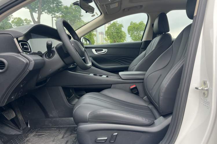 Used Roewe D7 2025 DMH 125km World Champion Edition Interior 2