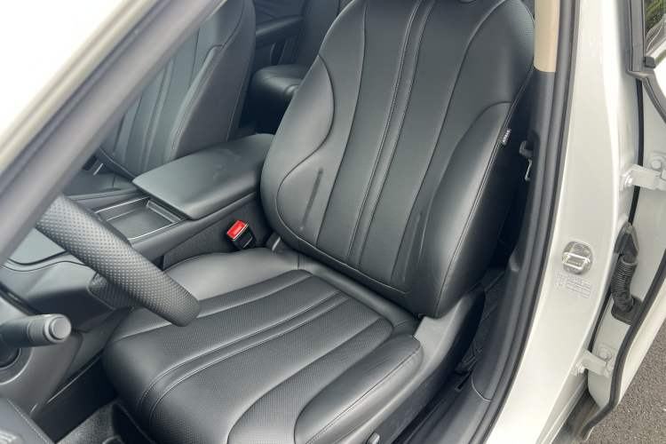 Used Roewe D7 2025 DMH 125km World Champion Edition Interior 3