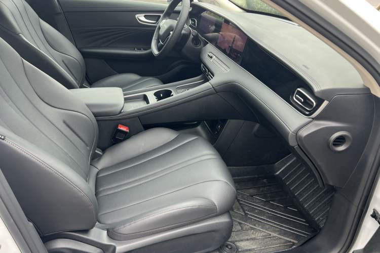 Used Roewe D7 2025 DMH 125km World Champion Edition Interior 4