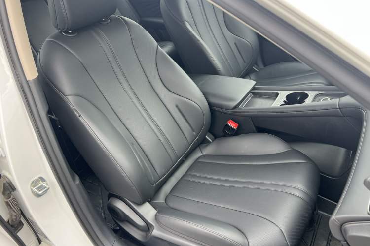 Used Roewe D7 2025 DMH 125km World Champion Edition Interior 5