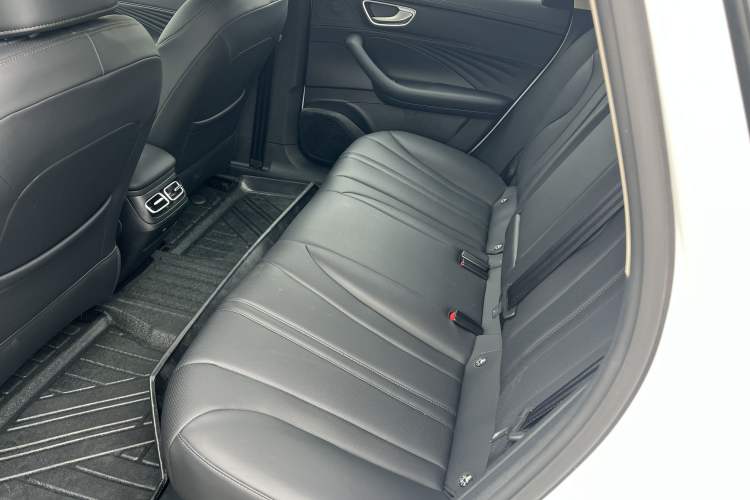 Used Roewe D7 2025 DMH 125km World Champion Edition Interior 6