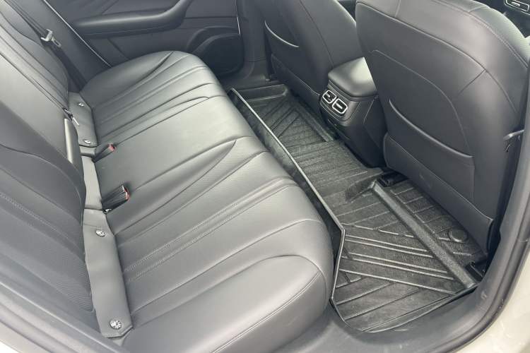 Used Roewe D7 2025 DMH 125km World Champion Edition Interior 7