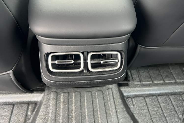 Used Roewe D7 2025 DMH 125km World Champion Edition Interior 8