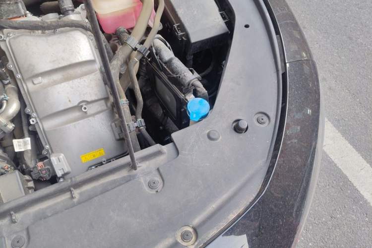 Used Roewe D7 2023 DMH 125km Superior Edition Engine Bay Left