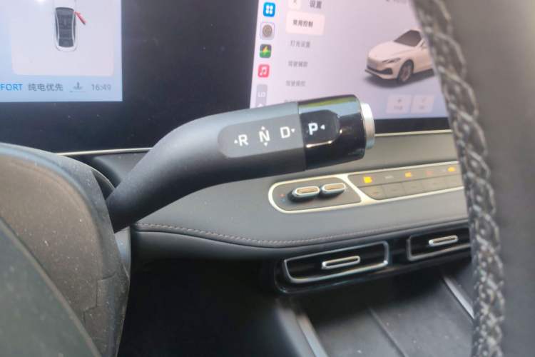 Used Roewe D7 2023 DMH 125km Superior Edition Gear Lever