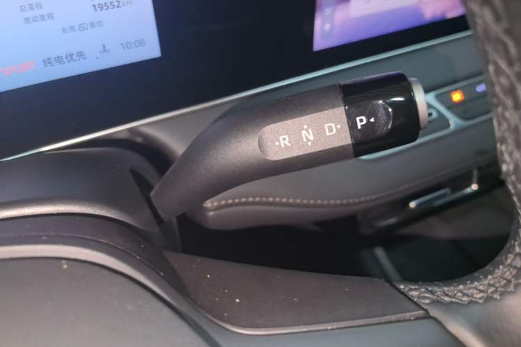 Used Roewe D7 2023 DMH 125km Superior Edition Gear Lever