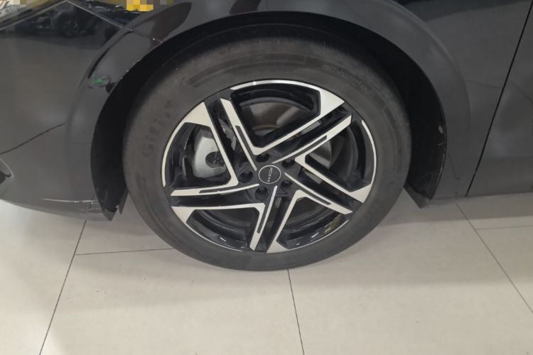 Used Roewe D7 2023 DMH 125km Superior Edition Left Front Wheel Hub