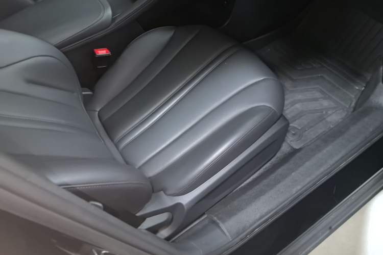 Used Roewe D7 2023 DMH 125km Superior Edition Right Front Seat