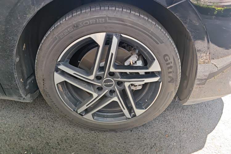 Used Roewe D7 2023 DMH 125km Flagship Edition Right Front Wheel Hub